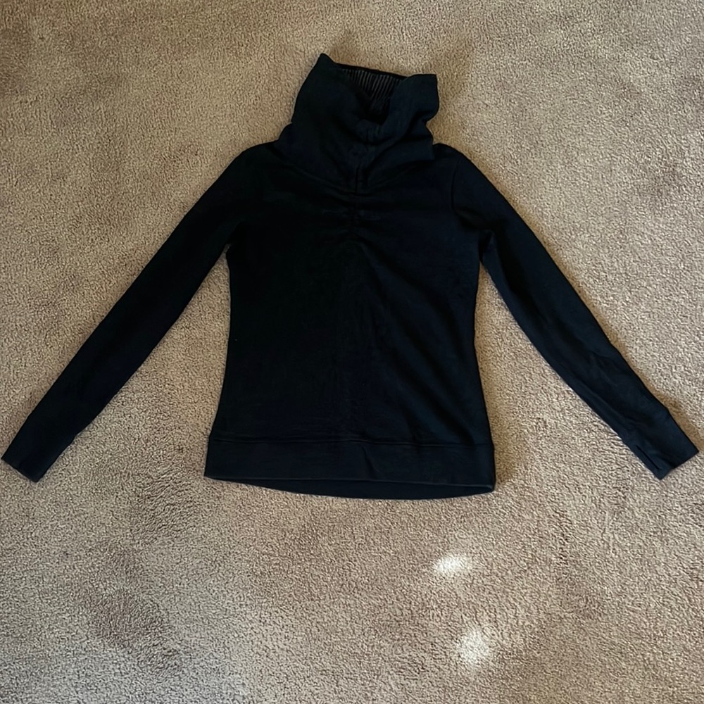 Lululemon pullover funnel neck reversible sized small